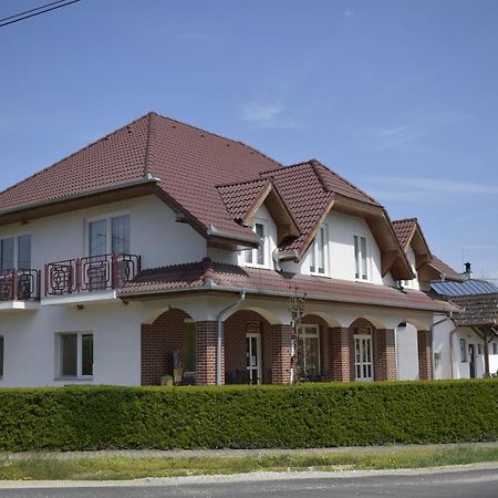 Főnix Apartmanház Nagypáli Exterior foto